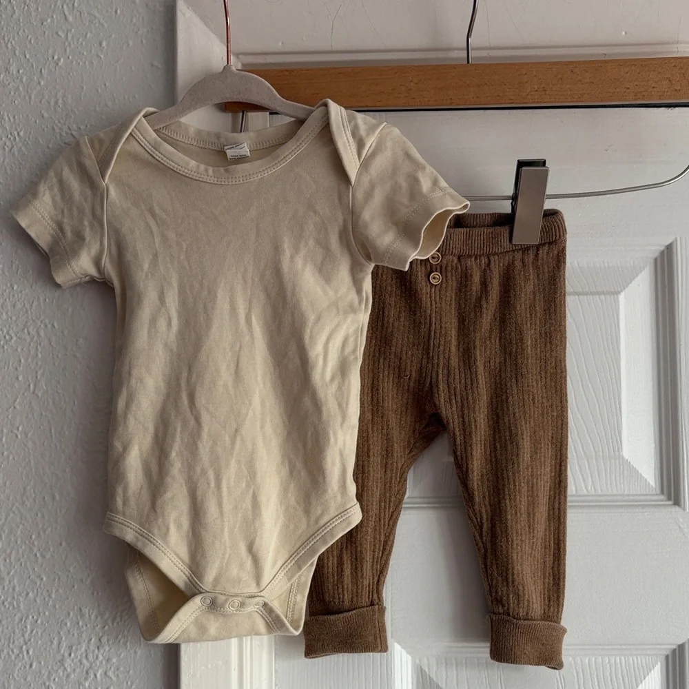 Colored Organics Cream Cotton Bodysuit + Zara Tan Knit Leggings